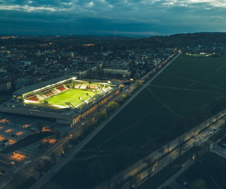 Stadion Cracovii nocą, zdjęcia z drona